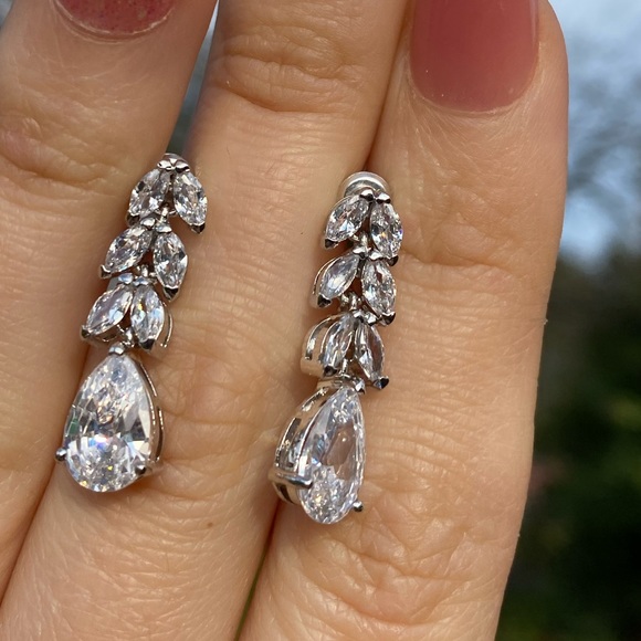 NEW 925 Silver Gorgeous Earrings - Picture 3 of 6